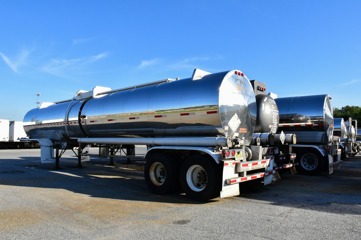 Pressurised road tankers